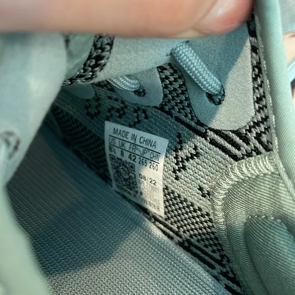 Adidas Yeezy Boost 350 V2 ‘SALT’ - Picture 10 of 15